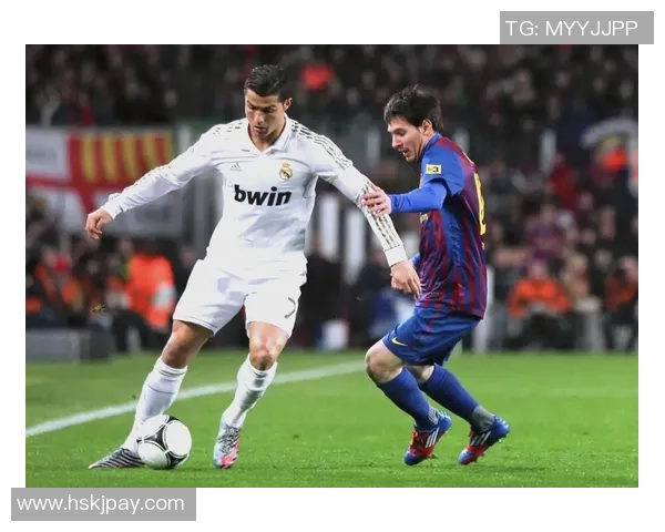 梅西与C罗的足球传奇之路：从对抗到友谊的精彩瞬间与故事